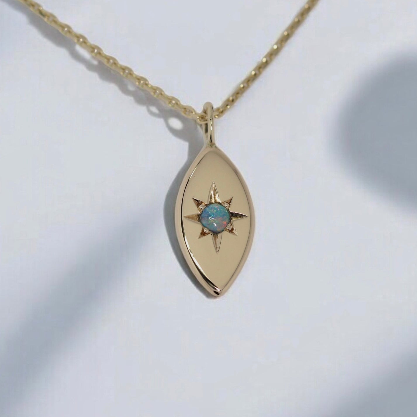 The Tiarii Pendant